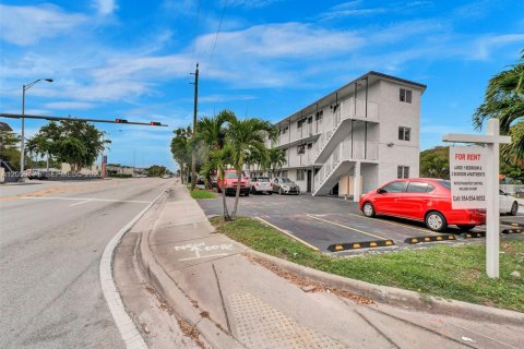 Appartement à louer à North Miami, Floride: 1 chambre, 72.93 m2 № 2264194 - photo 2