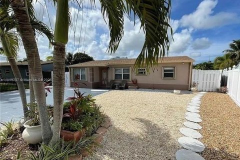 House in Oakland Park, Florida 4 bedrooms, 93.27 sq.m. № 1952599 - photo 1