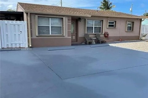 House in Oakland Park, Florida 4 bedrooms, 93.27 sq.m. № 1952599 - photo 6