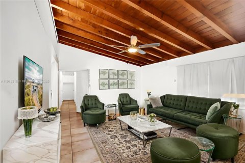 Commercial property in Hollywood, Florida 170.57 sq.m. № 1974484 - photo 7