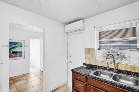 Commercial property in Hollywood, Florida 170.57 sq.m. № 1974484 - photo 5