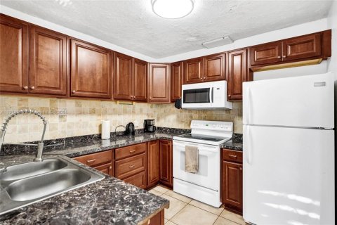 Commercial property in Hollywood, Florida 170.57 sq.m. № 1974484 - photo 3