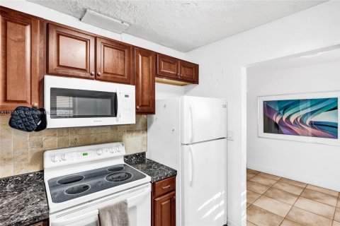 Commercial property in Hollywood, Florida 170.57 sq.m. № 1974484 - photo 8