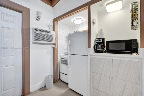 Commercial property in Hollywood, Florida 170.57 sq.m. № 1974484 - photo 19