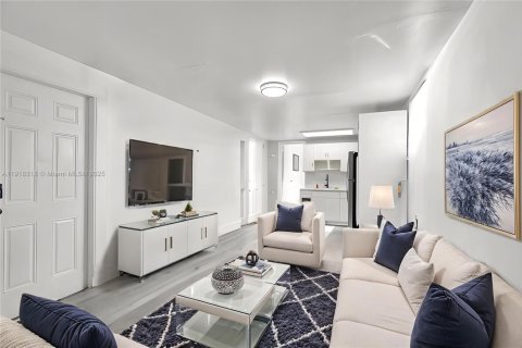 Commercial property in Hollywood, Florida 170.57 sq.m. № 1974484 - photo 15