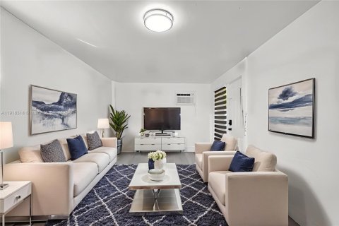 Commercial property in Hollywood, Florida 170.57 sq.m. № 1974484 - photo 16