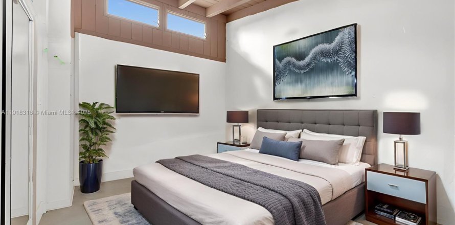 Commercial property in Hollywood, Florida 170.57 sq.m. № 1974484