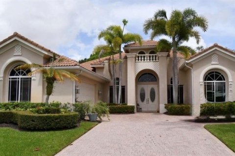 House in Saint Lucie, Florida 4 bedrooms, 275.55 sq.m. № 2305883