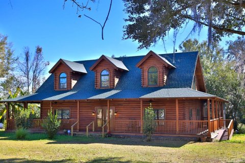 House in Ocala, Florida 2 bedrooms, 238.02 sq.m. № 1540539 - photo 1