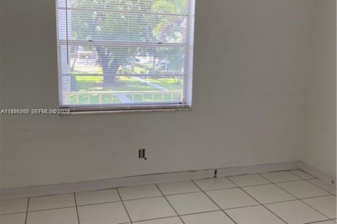 Condominio en alquiler en Davie, Florida, 2 dormitorios, 67.82 m2 № 2046504 - foto 8