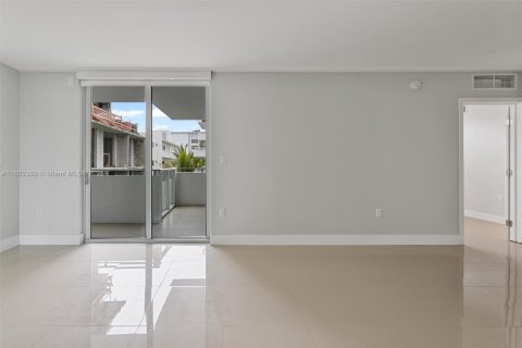 Copropriété à vendre à Bay Harbor Islands, Floride: 3 chambres, 121.14 m2 № 1931580 - photo 7