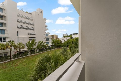 Copropriété à vendre à Bay Harbor Islands, Floride: 3 chambres, 121.14 m2 № 1931580 - photo 22
