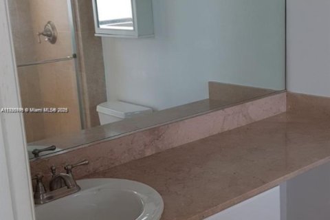 Condo in Bay Harbor Islands, Florida, 1 bedroom № 1961329 - photo 9