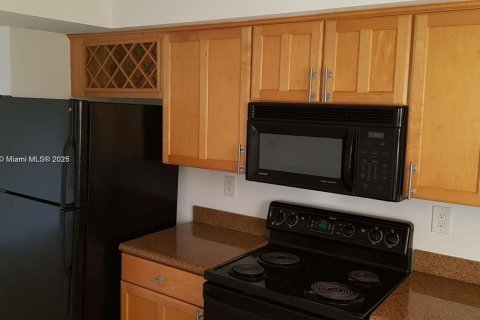 Condo in Bay Harbor Islands, Florida, 1 bedroom № 1961329 - photo 4