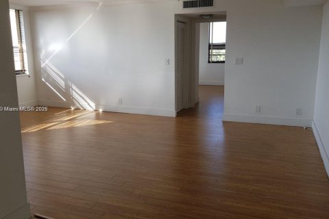 Condo in Bay Harbor Islands, Florida, 1 bedroom № 1961329 - photo 6