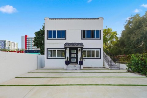 Casa en Miami, Florida 3 dormitorios, 230.77 m2 № 2076934