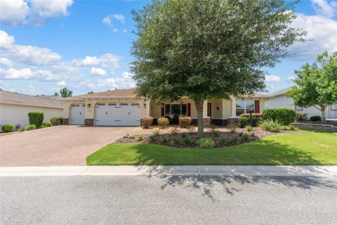 House in Ocala, Florida 2 bedrooms, 194.82 sq.m. № 2216284 - photo 3