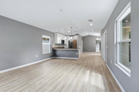 Villa ou maison à louer à Sarasota, Floride: 2 chambres, 124.67 m2 № 2420544 - photo 5