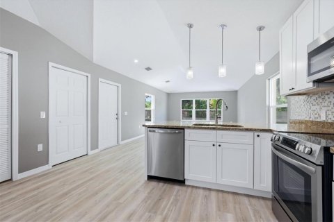 Villa ou maison à louer à Sarasota, Floride: 2 chambres, 124.67 m2 № 2420544 - photo 14