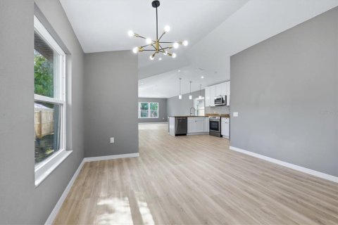 Villa ou maison à louer à Sarasota, Floride: 2 chambres, 124.67 m2 № 2420544 - photo 6