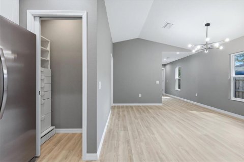 Villa ou maison à louer à Sarasota, Floride: 2 chambres, 124.67 m2 № 2420544 - photo 8