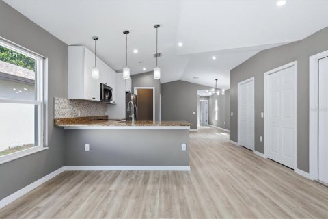 Villa ou maison à louer à Sarasota, Floride: 2 chambres, 124.67 m2 № 2420544 - photo 10