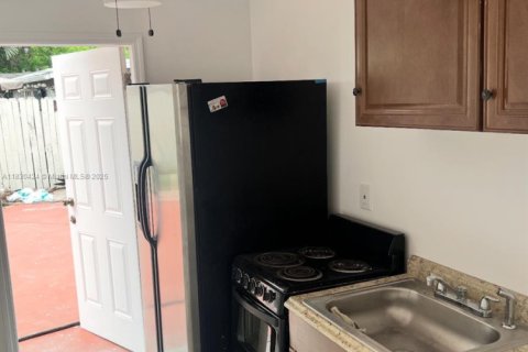 Commercial property in Fort Lauderdale, Florida 1 bedroom, 113.81 sq.m. № 1806137 - photo 1