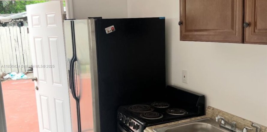 Commercial property in Fort Lauderdale, Florida 1 bedroom, 113.81 sq.m. № 1806137