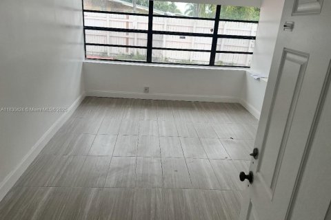 Commercial property in Fort Lauderdale, Florida 1 bedroom, 113.81 sq.m. № 1806137 - photo 3