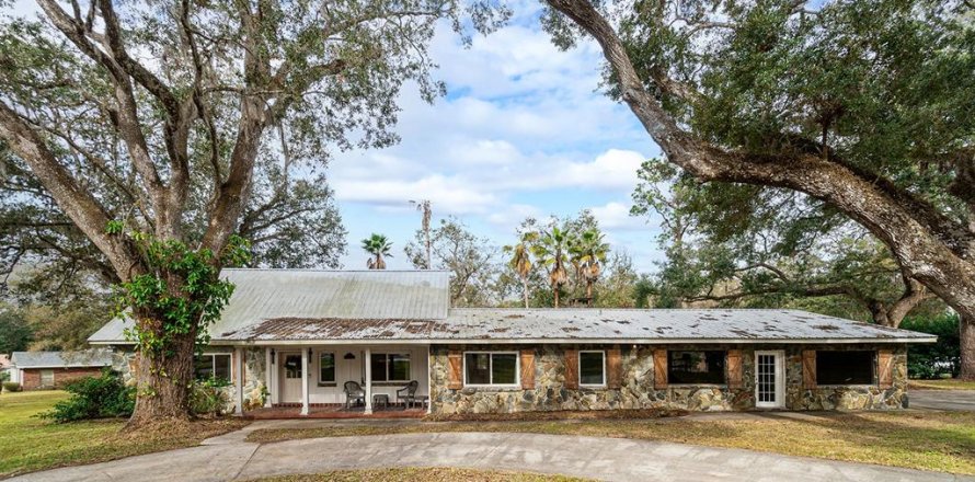 House in Brooksville, Florida 3 bedrooms, 213.95 sq.m. № 1528227