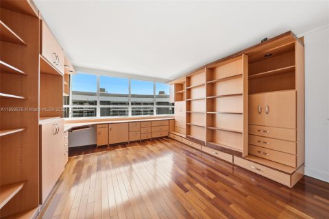 Купить кондоминиум в Майами, Флорида 3 спальни, 349.68м2, № 1952722 - фото 10
