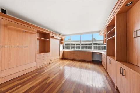 Купить кондоминиум в Майами, Флорида 3 спальни, 349.68м2, № 1952722 - фото 14