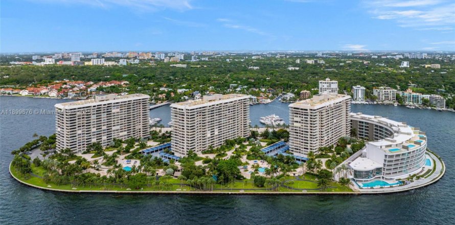 Кондоминиум с 3 спальнями в Майами, Флорида № 1952722