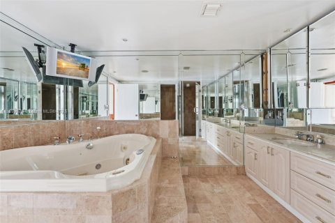 Купить кондоминиум в Майами, Флорида 3 спальни, 349.68м2, № 1952722 - фото 21