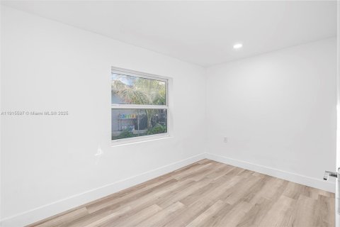 House in Miami, Florida 3 bedrooms, 97.64 sq.m. № 1971649 - photo 15