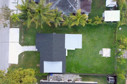 House in Miami, Florida 3 bedrooms, 97.64 sq.m. № 1971649 - photo 28