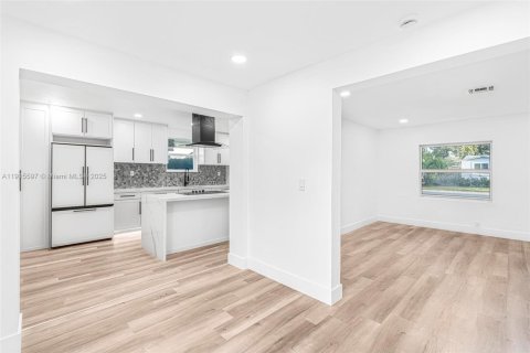 House in Miami, Florida 3 bedrooms, 97.64 sq.m. № 1971649 - photo 10