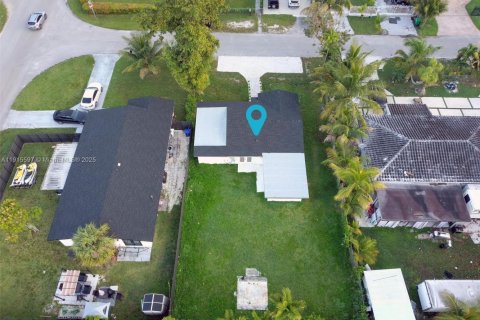 House in Miami, Florida 3 bedrooms, 97.64 sq.m. № 1971649 - photo 29