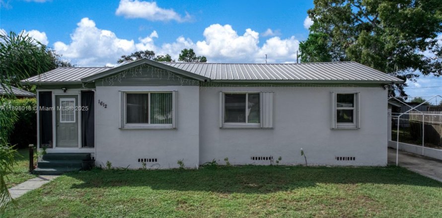 Дом в Себринг, Флорида 2 спальни, 87.14м2 № 1949403