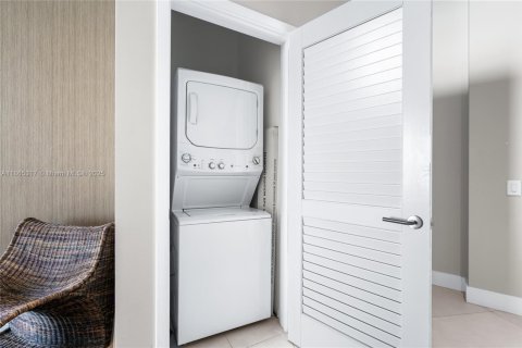 Condominio en venta en Hollywood, Florida, 1 dormitorio, 74.51 m2 № 1979511 - foto 10