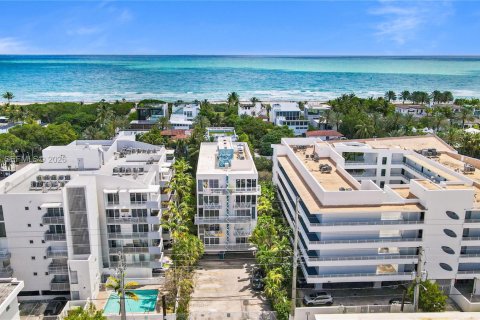 Condo in Miami Beach, Florida, 2 bedrooms № 2071240 - photo 28