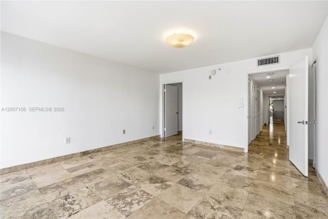 Condo in Miami Beach, Florida, 2 bedrooms № 2071240 - photo 11