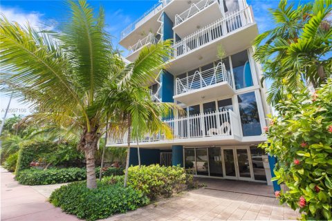 Condo in Miami Beach, Florida, 2 bedrooms № 2071240 - photo 26