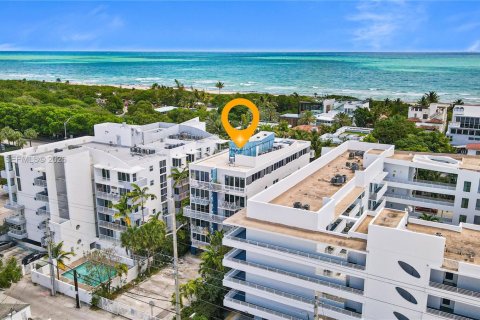 Condo in Miami Beach, Florida, 2 bedrooms № 2071240