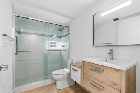 Condo in Miami Beach, Florida, 2 bedrooms № 2071240 - photo 16