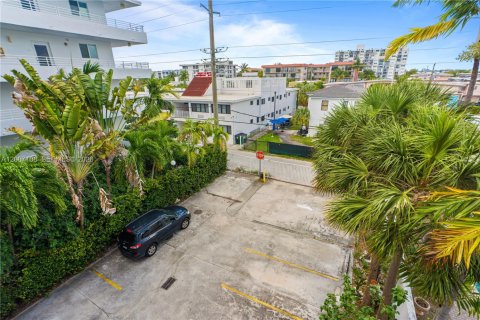 Condo in Miami Beach, Florida, 2 bedrooms № 2071240 - photo 23