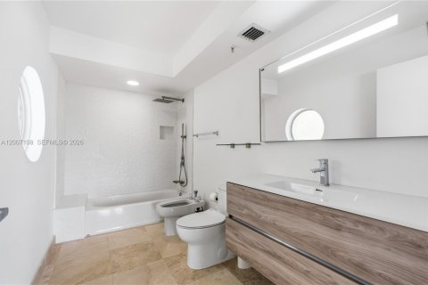 Condo in Miami Beach, Florida, 2 bedrooms № 2071240 - photo 13