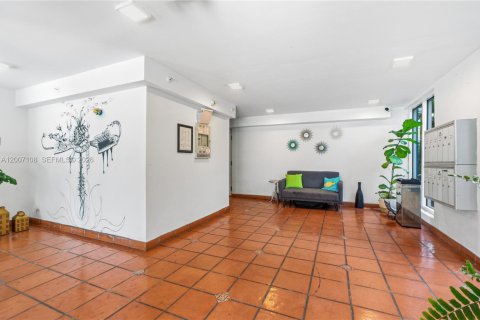 Condo in Miami Beach, Florida, 2 bedrooms № 2071240 - photo 24