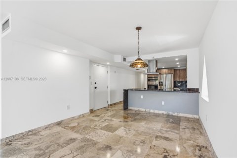 Condo in Miami Beach, Florida, 2 bedrooms № 2071240 - photo 6