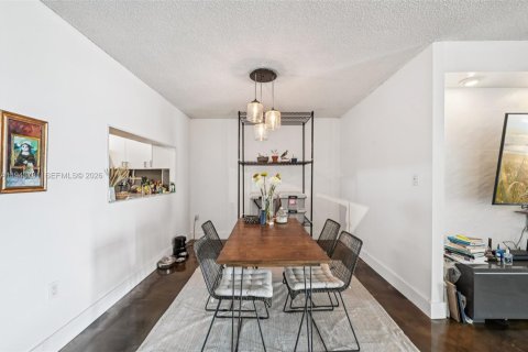 Кондоминиум с 1 спальней в Майами-Бич, Флорида № 2002330